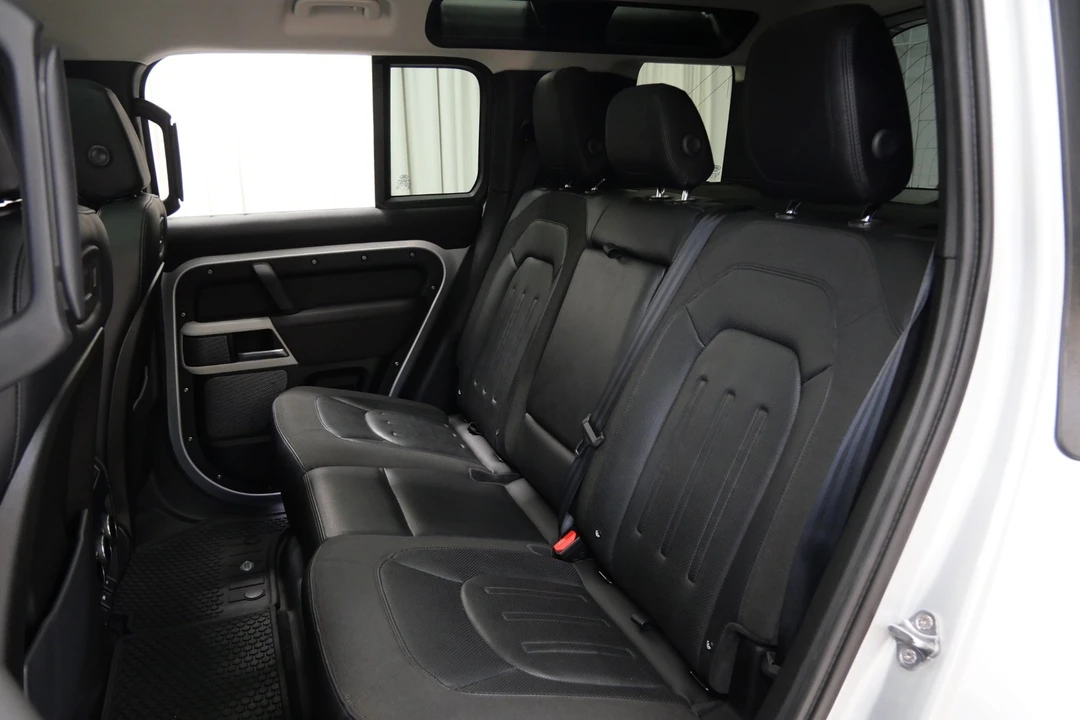 2020 Land Rover Defender 110 - Image 16 of 21