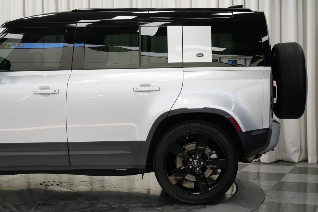 2020 Land Rover Defender 110 - Image 11 of 21