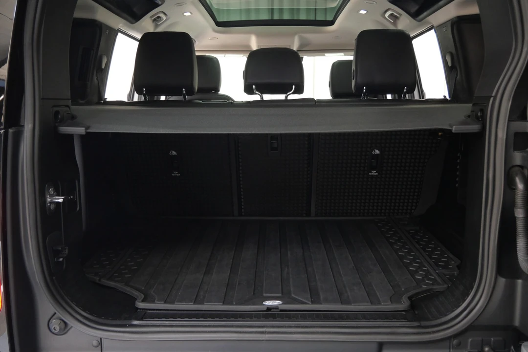 2020 Land Rover Defender 110 - Image 18 of 21
