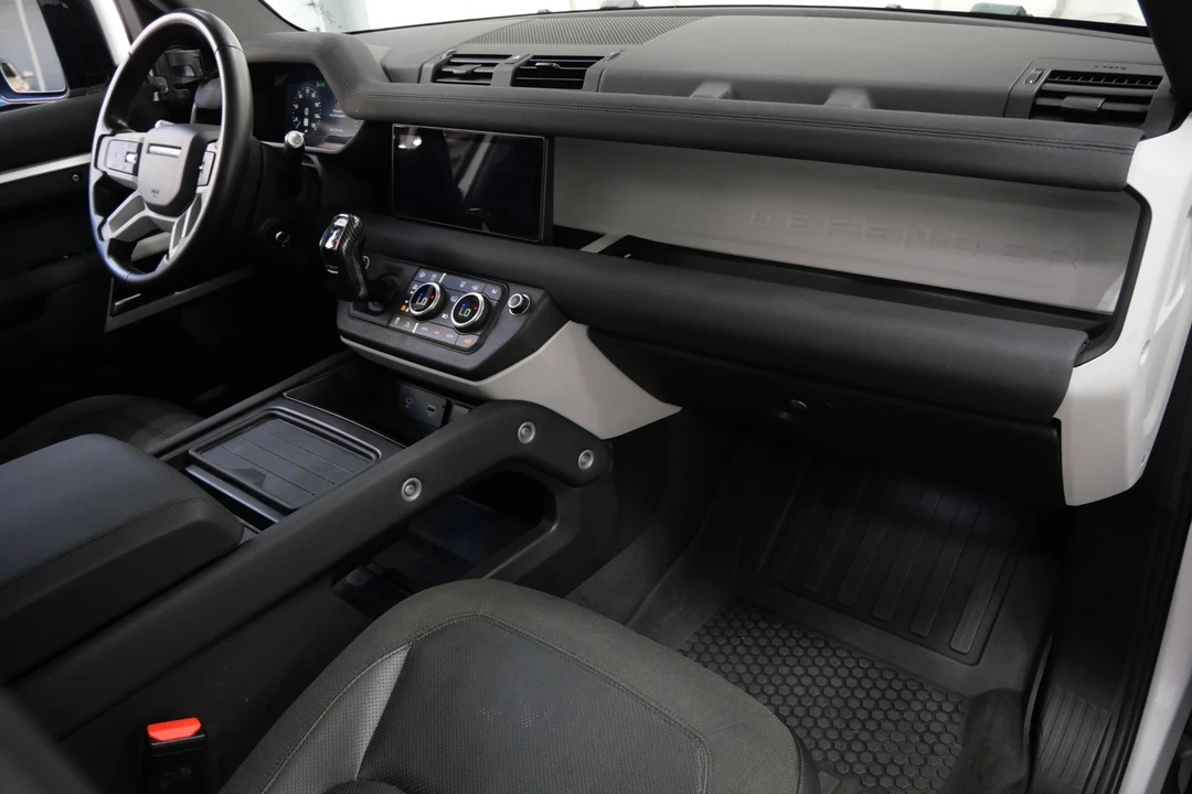 2020 Land Rover Defender 110 - Image 14 of 21