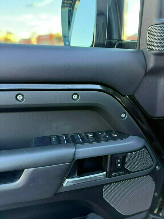 2020 Land Rover Defender 110 - Image 20 of 21