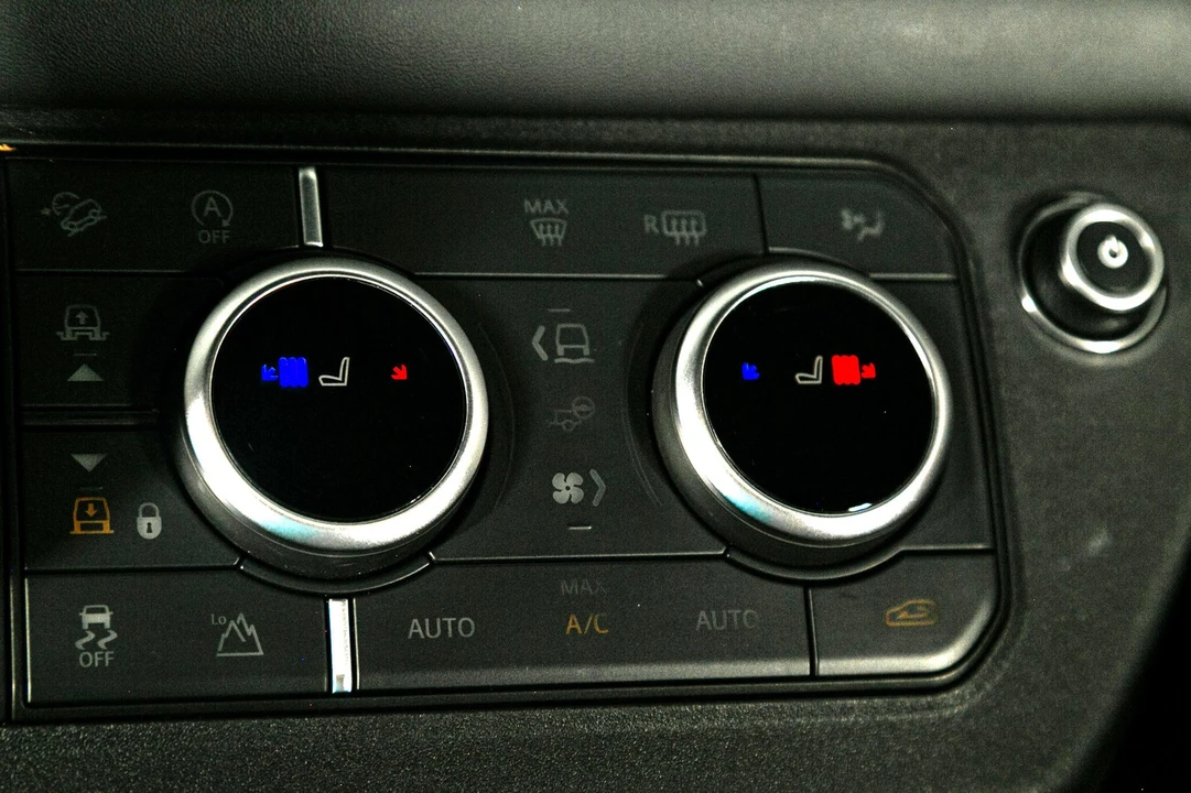 2020 Land Rover Defender 110 - Image 16 of 21