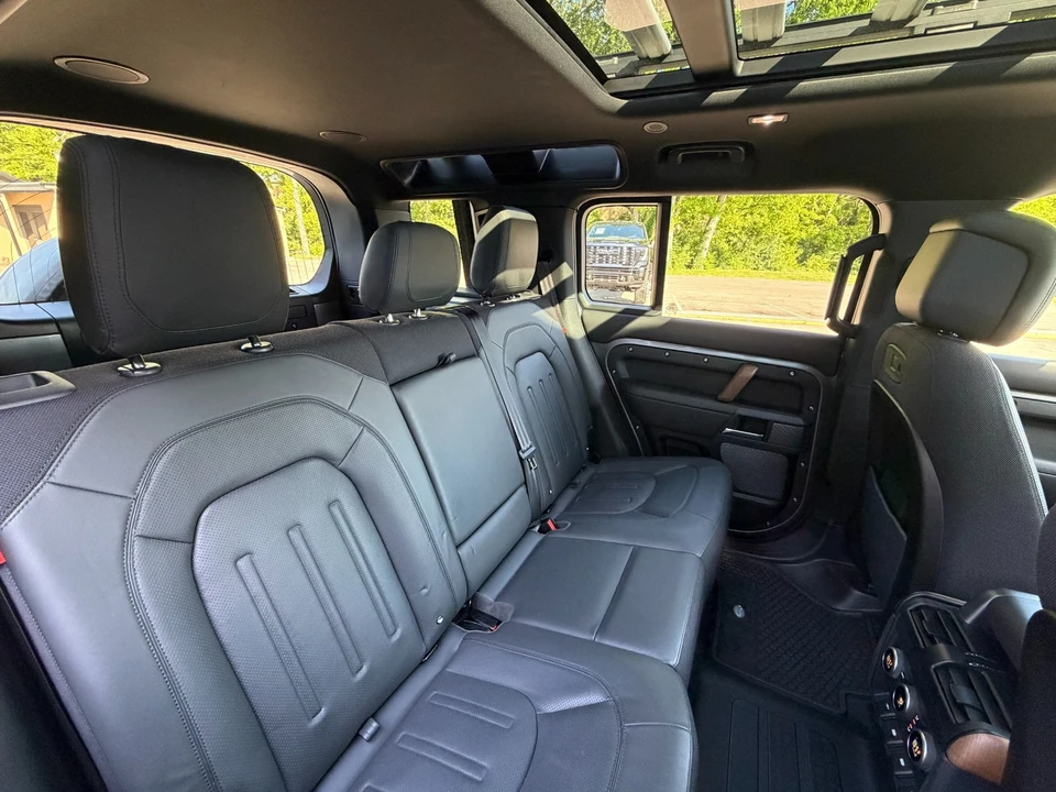 2020 Land Rover Defender L663 - Image 22 of 31