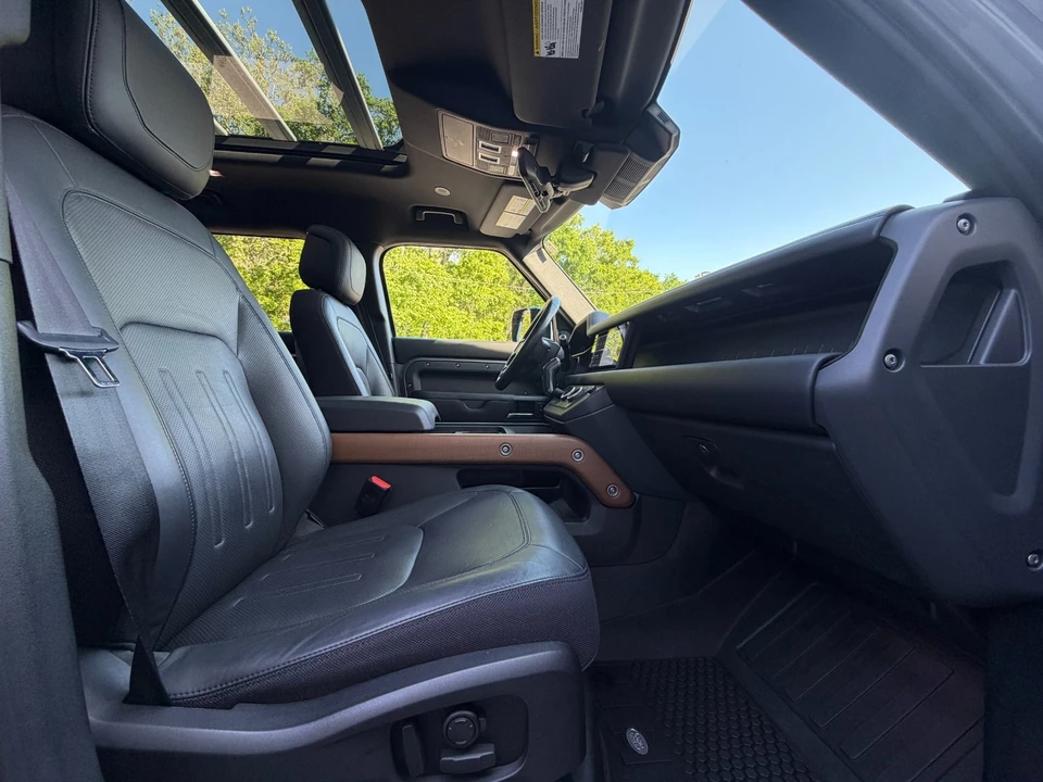 2020 Land Rover Defender L663 - Image 17 of 31