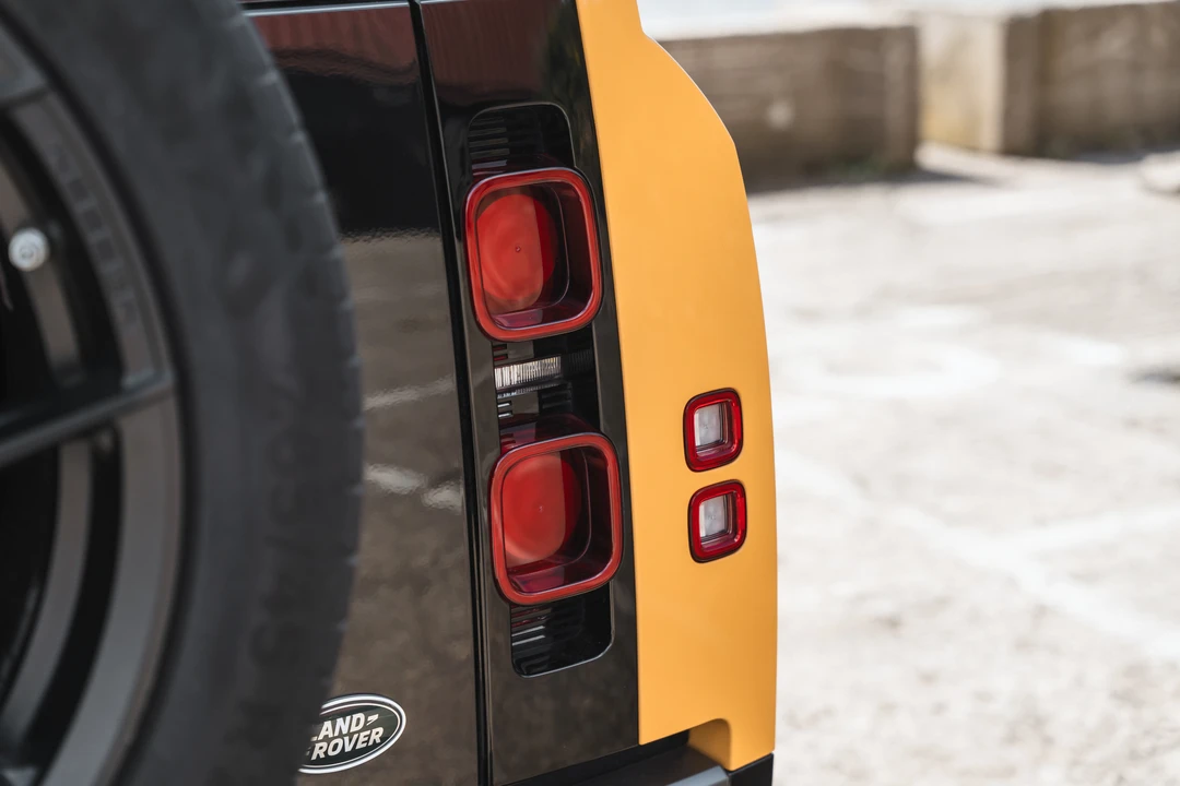 2020 Land Rover Defender L663 - Image 23 of 31