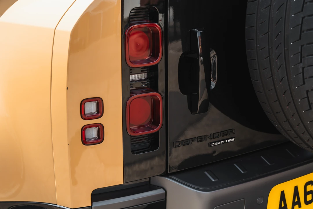 2020 Land Rover Defender L663 - Image 25 of 31