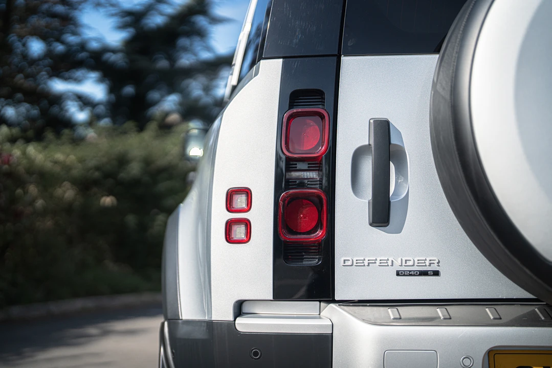 2020 Land Rover Defender L663 - Image 28 of 31