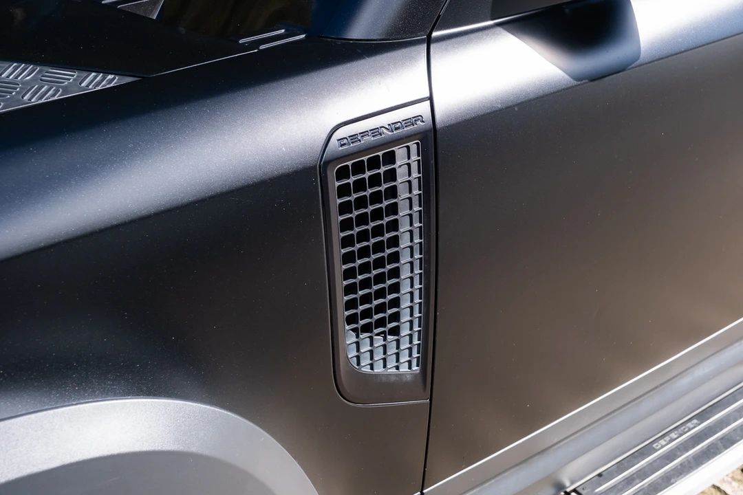 2020 Land Rover Defender L663 - Image 25 of 31