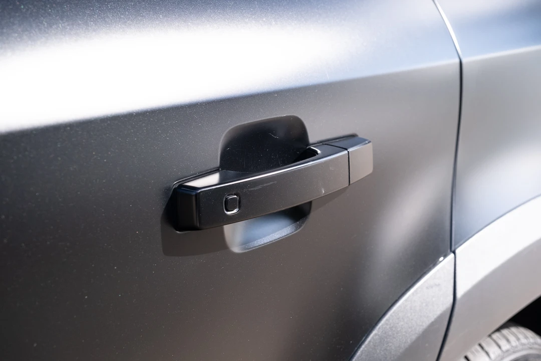 2020 Land Rover Defender L663 - Image 29 of 31