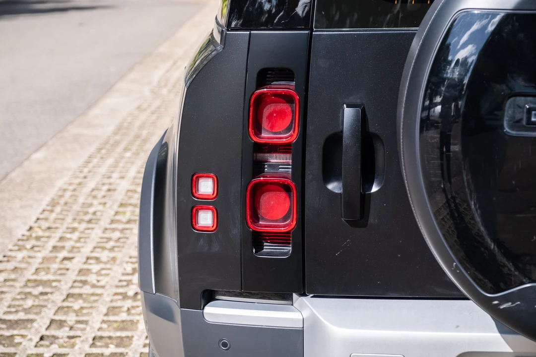 2020 Land Rover Defender L663 - Image 21 of 31