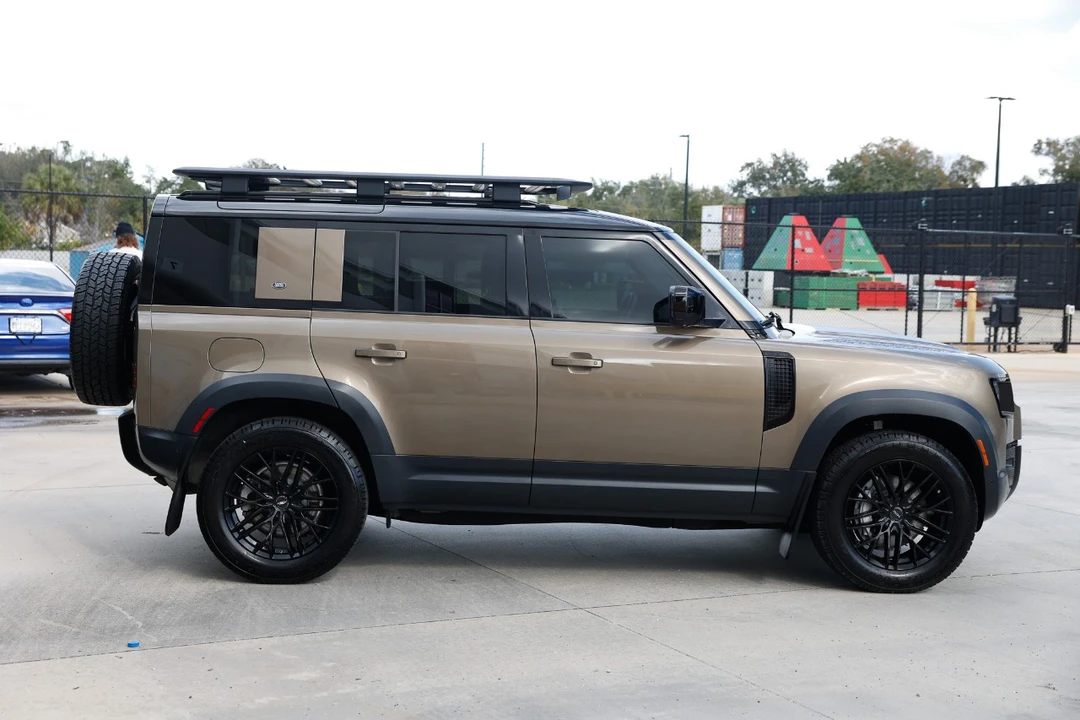 2020 Land Rover Defender 110 - Image 13 of 21