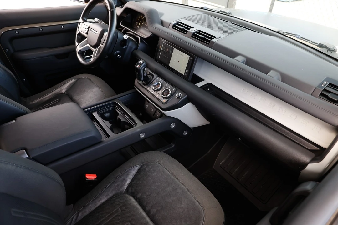 2020 Land Rover Defender 110 - Image 18 of 21