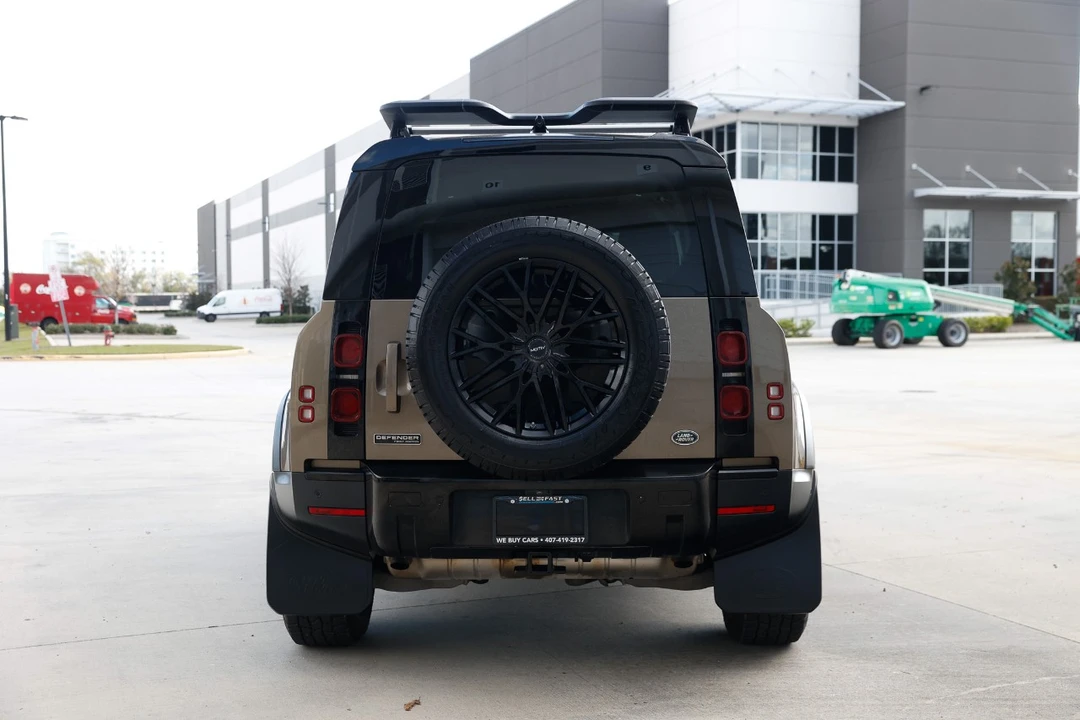2020 Land Rover Defender 110 - Image 8 of 12