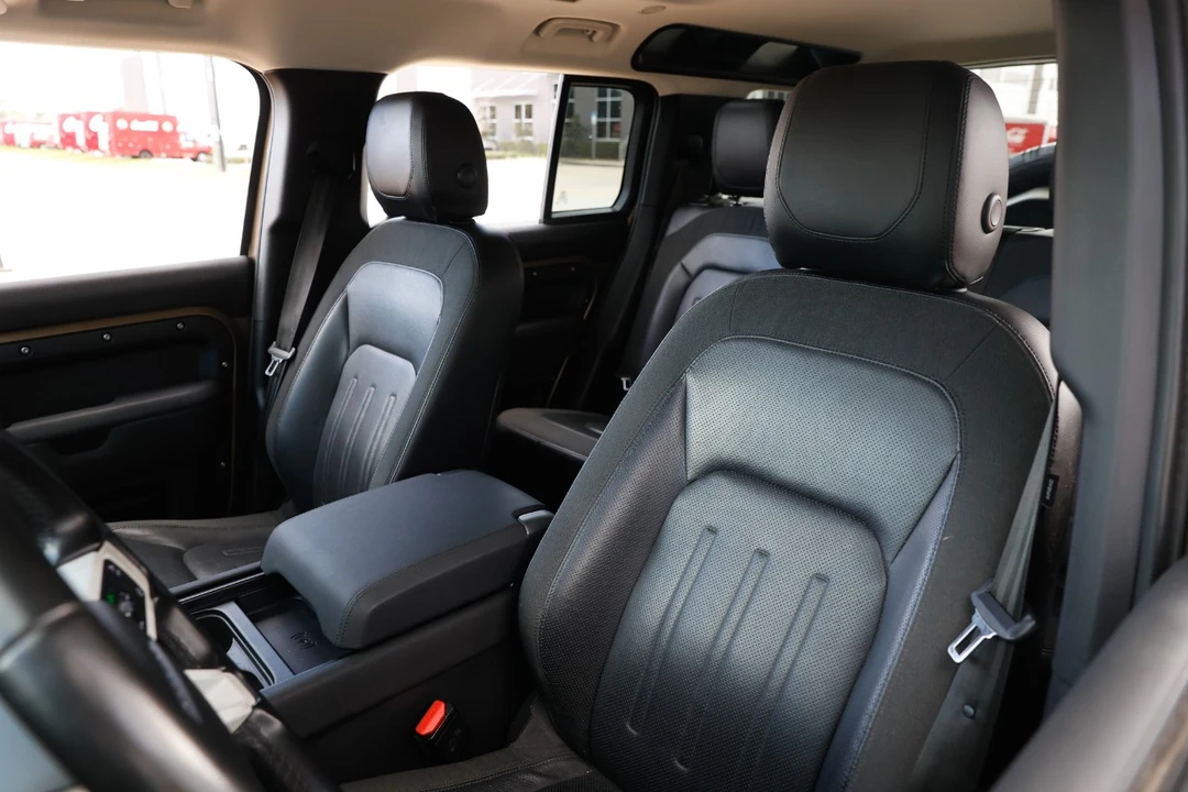 2020 Land Rover Defender 110 - Image 7 of 12