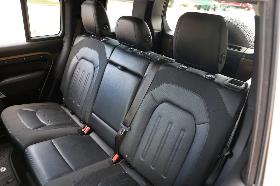 2020 Land Rover Defender 110 - Image 9 of 12
