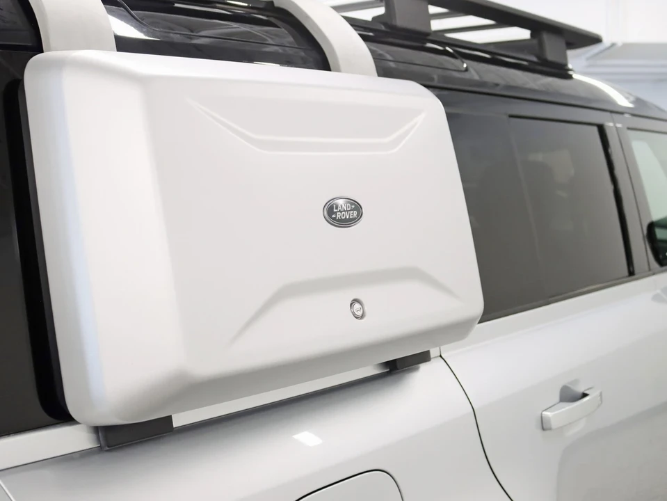 2020 Land Rover Defender 110 - Image 14 of 21