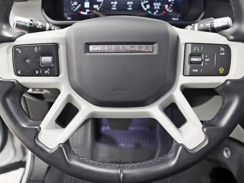 2020 Land Rover Defender 110 - Image 17 of 21