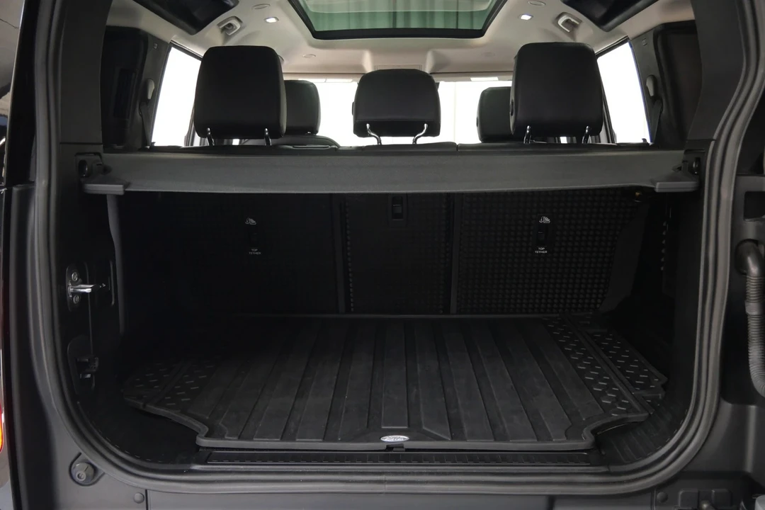 2020 Land Rover Defender 110 - Image 18 of 21