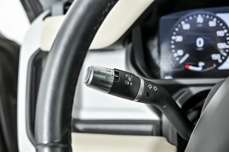 2020 Land Rover Defender L663 - Image 23 of 30