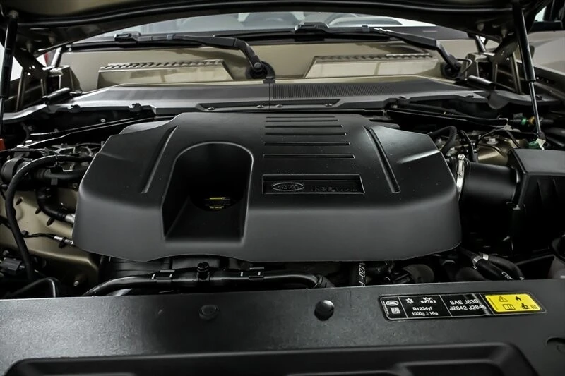 2020 Land Rover Defender L663 - Image 11 of 30