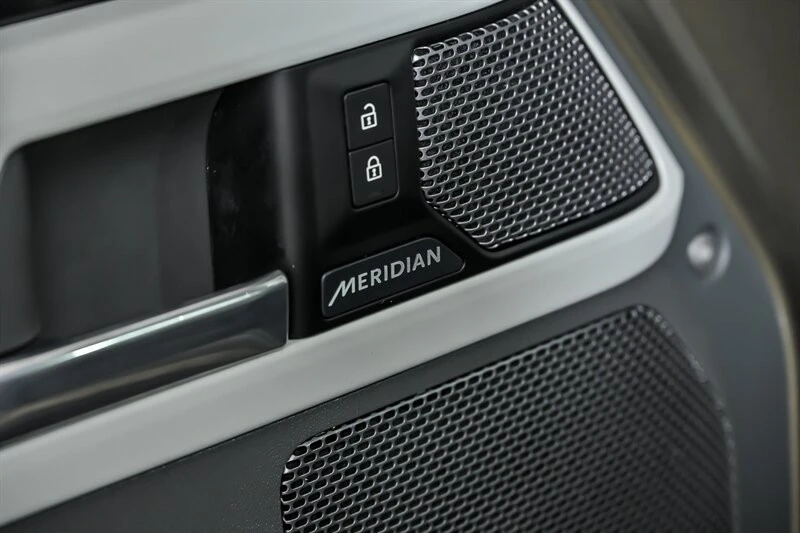 2020 Land Rover Defender L663 - Image 13 of 30