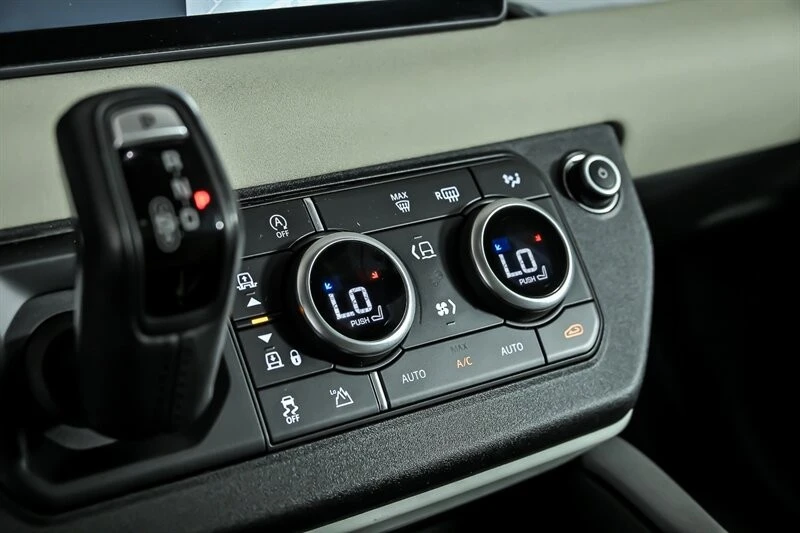 2020 Land Rover Defender L663 - Image 29 of 30