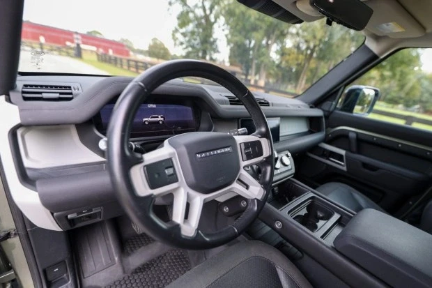 2020 Land Rover Defender 110 - Image 5 of 6