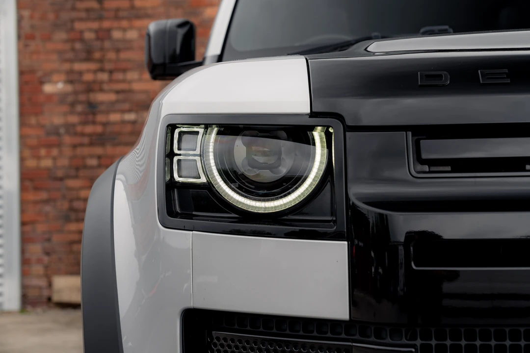 2020 Land Rover Defender L663 - Image 25 of 31