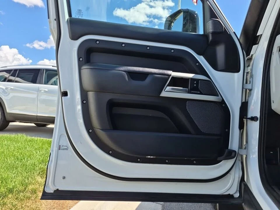 2020 Land Rover Defender L663 - Image 8 of 17