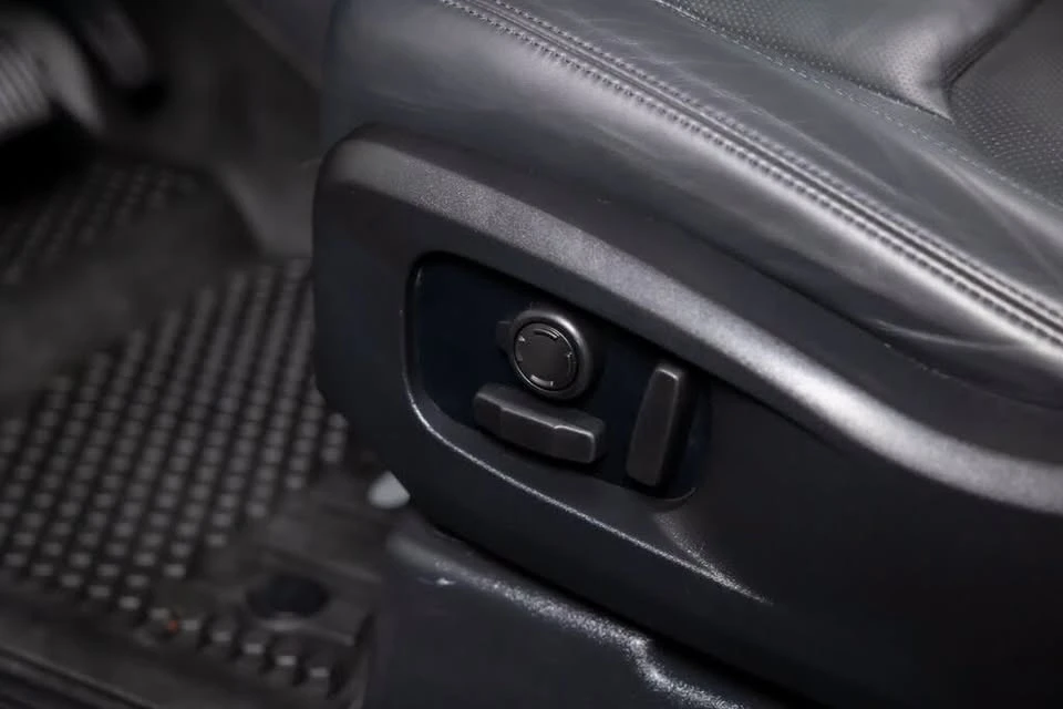 2020 Land Rover Defender L663 - Image 16 of 20