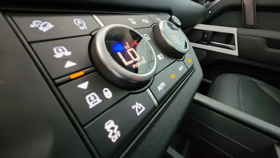 2020 Land Rover Defender L663 - Image 14 of 20