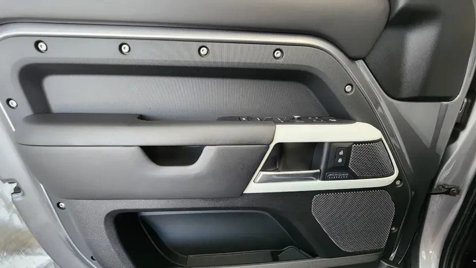 2020 Land Rover Defender L663 - Image 11 of 20