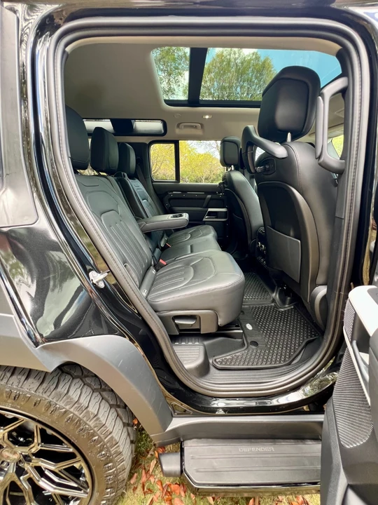 2020 Land Rover Defender 110 - Image 16 of 21