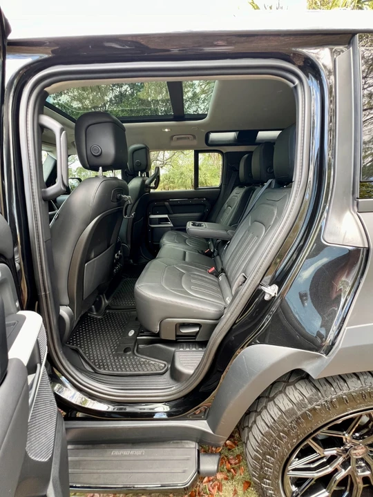 2020 Land Rover Defender 110 - Image 19 of 21