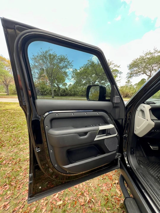 2020 Land Rover Defender 110 - Image 20 of 21