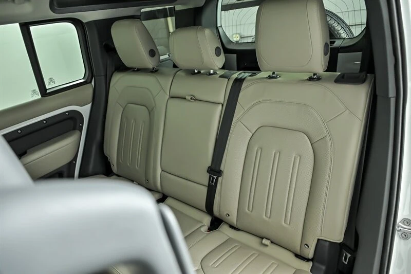 2020 Land Rover Defender L663 - Image 18 of 31