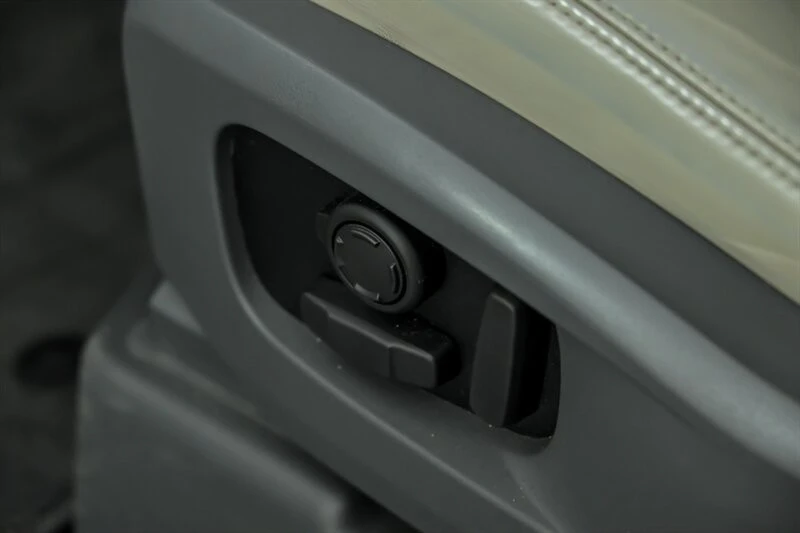 2020 Land Rover Defender L663 - Image 20 of 31