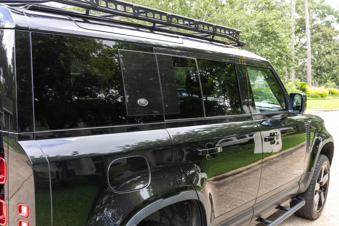 2020 Land Rover Defender L663 - Image 28 of 31