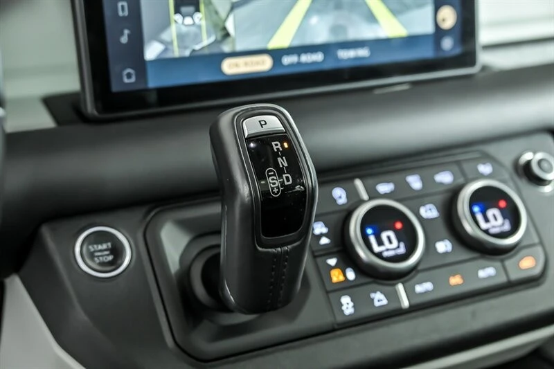 2020 Land Rover Defender L663 - Image 29 of 31