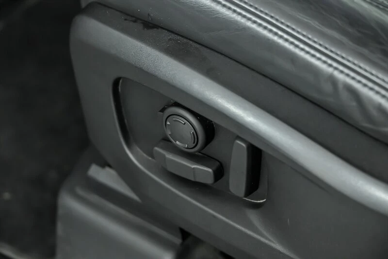 2020 Land Rover Defender L663 - Image 21 of 31