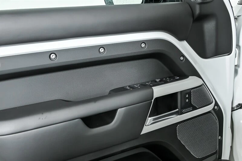 2020 Land Rover Defender L663 - Image 13 of 31