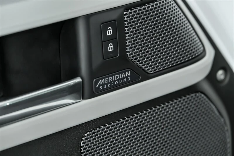 2020 Land Rover Defender L663 - Image 14 of 31