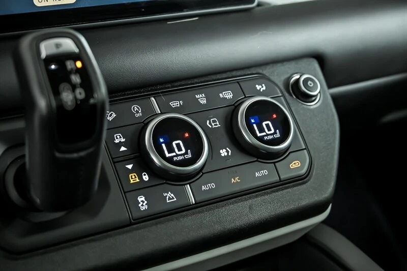 2020 Land Rover Defender L663 - Image 30 of 31
