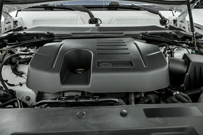 2020 Land Rover Defender L663 - Image 12 of 31