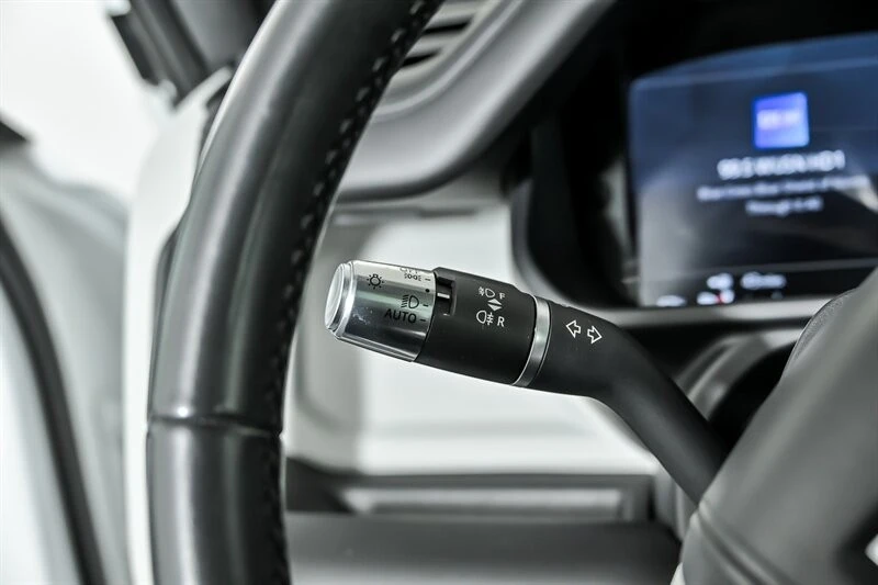 2020 Land Rover Defender L663 - Image 24 of 31