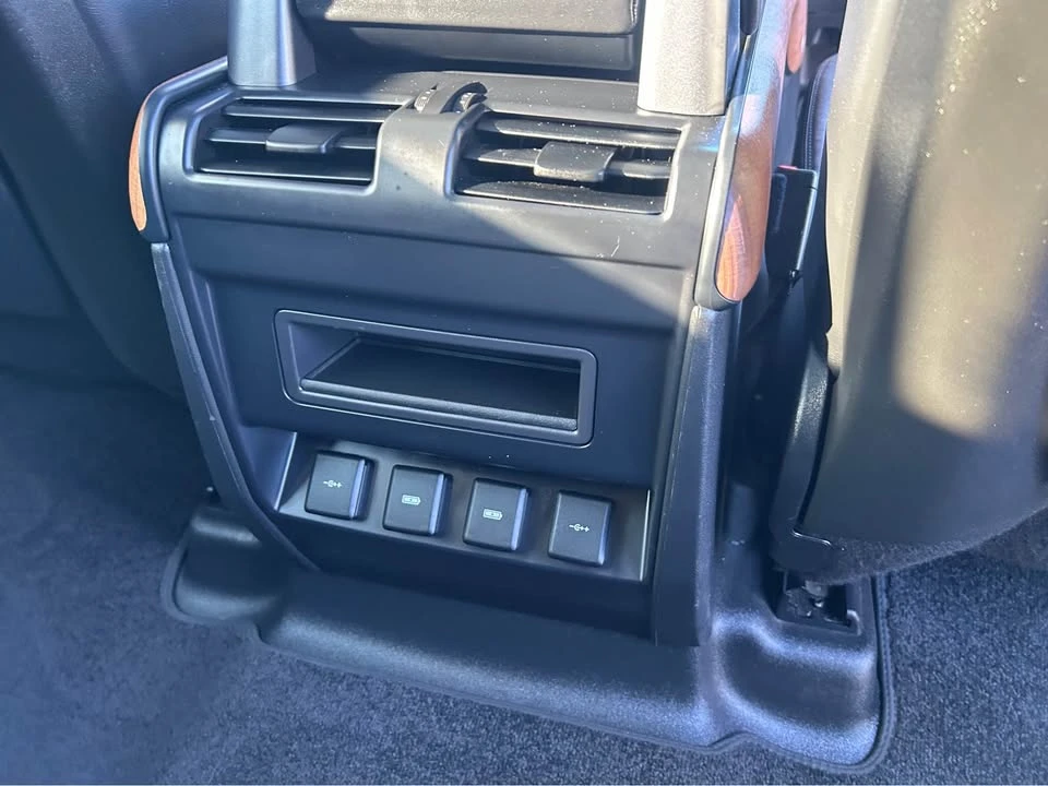 2020 Land Rover Defender L663 - Image 11 of 17