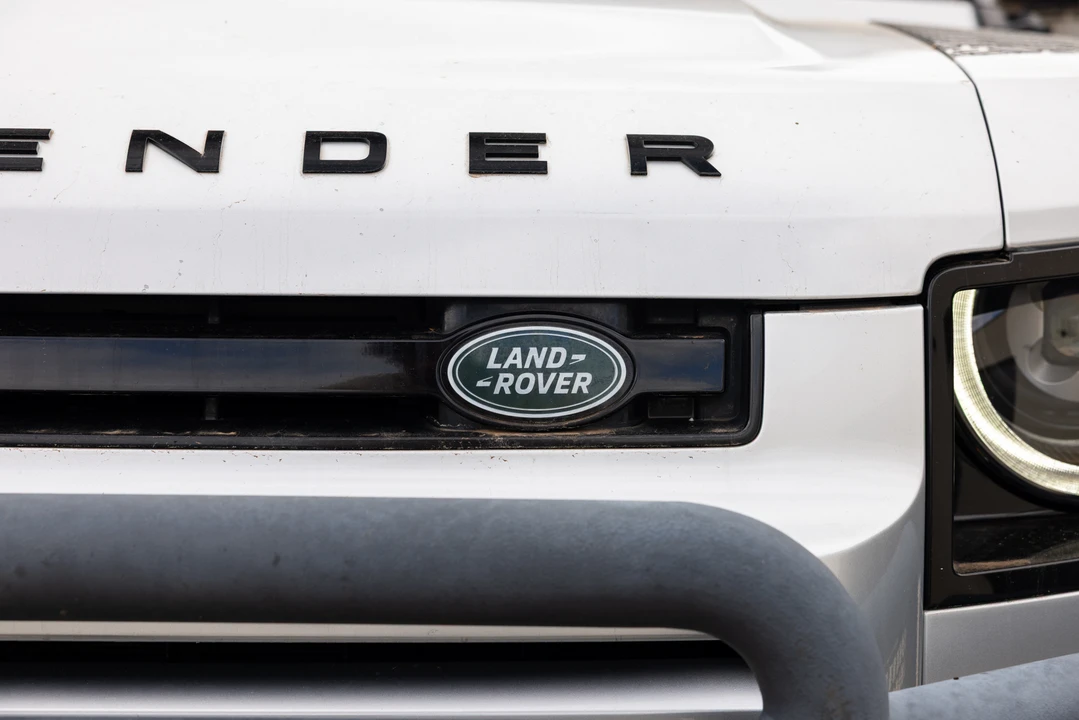 2020 Land Rover Defender L663 - Image 28 of 31