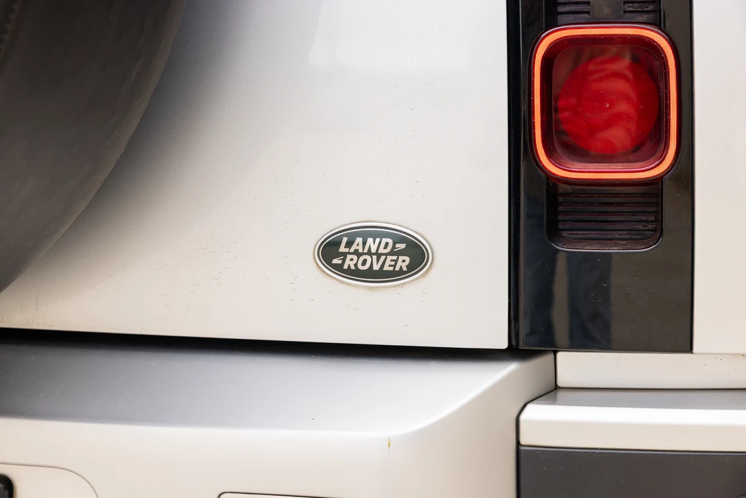 2020 Land Rover Defender L663 - Image 10 of 31