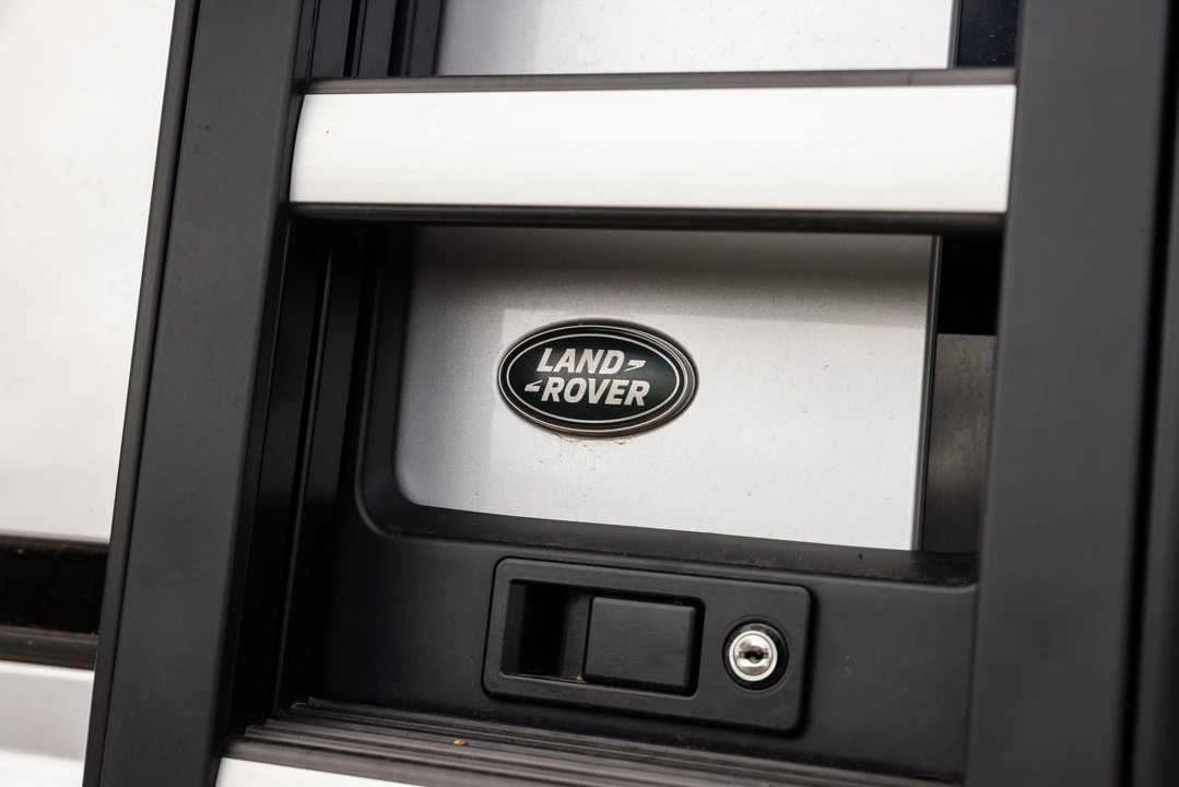 2020 Land Rover Defender L663 - Image 23 of 31