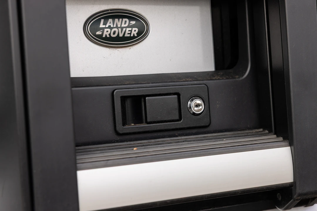 2020 Land Rover Defender L663 - Image 25 of 31